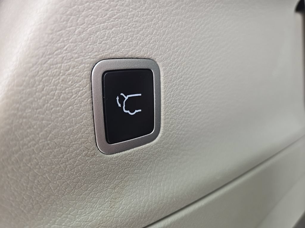 Used 2023 Chrysler Pacifica Touring-L FWD image 31
