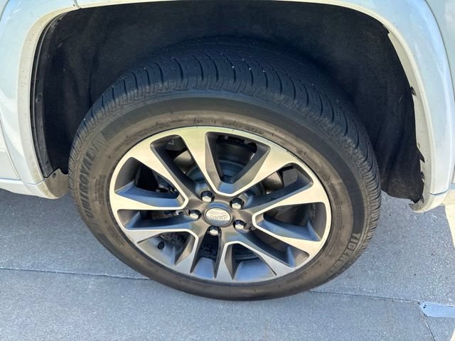 Used 2017 Jeep Grand Cherokee Overland AWD/4WD image 19