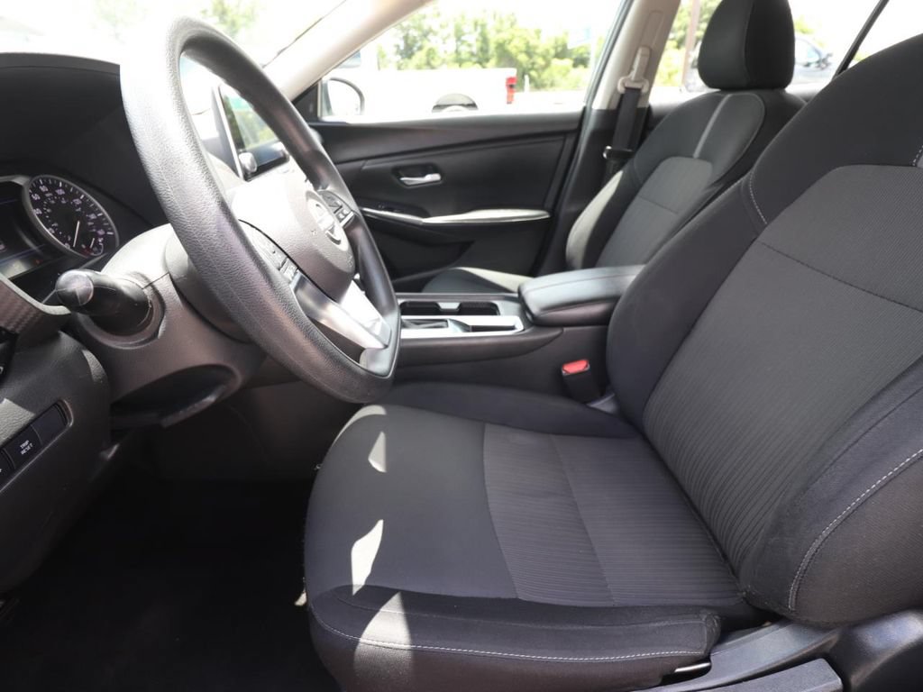 Used 2024 Nissan Sentra SV FWD image 2