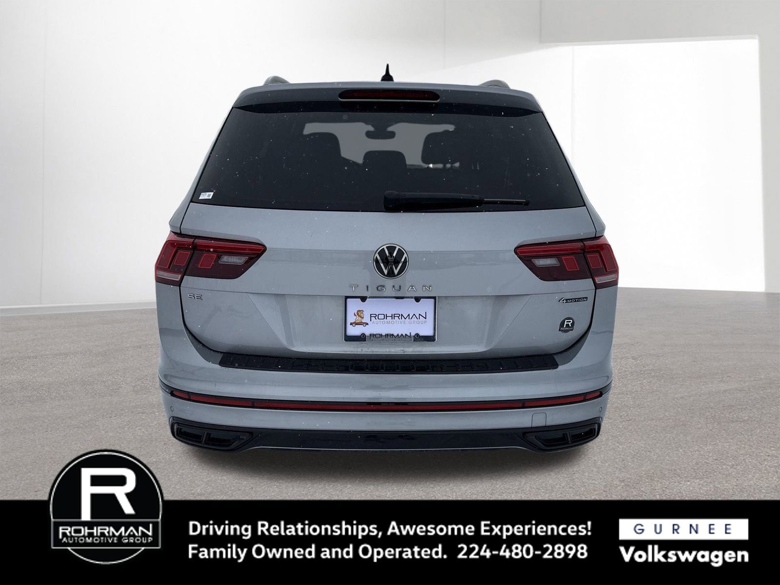 Used 2023 Volkswagen Tiguan SE R-Line image 4