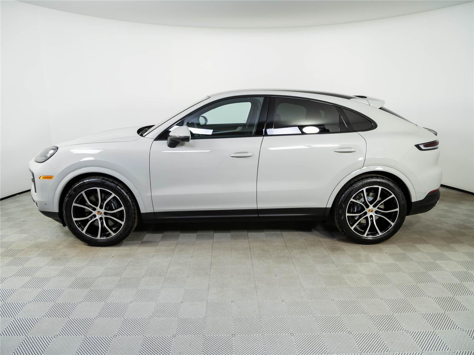 New 2026 Porsche Cayenne Coupe AWD/4WD image 2