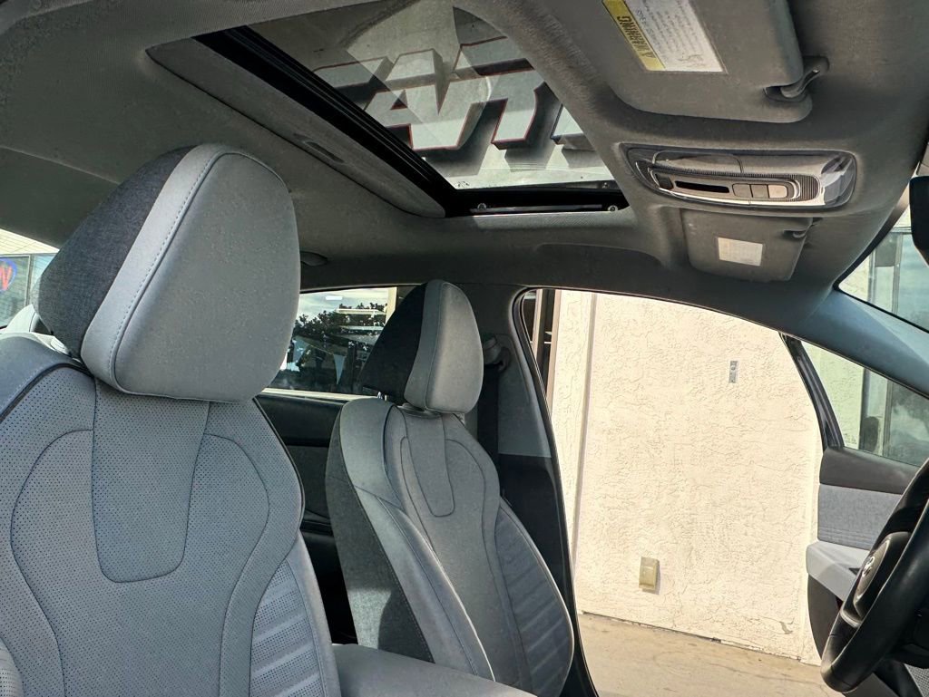 Used 2023 Hyundai Elantra Limited image 26