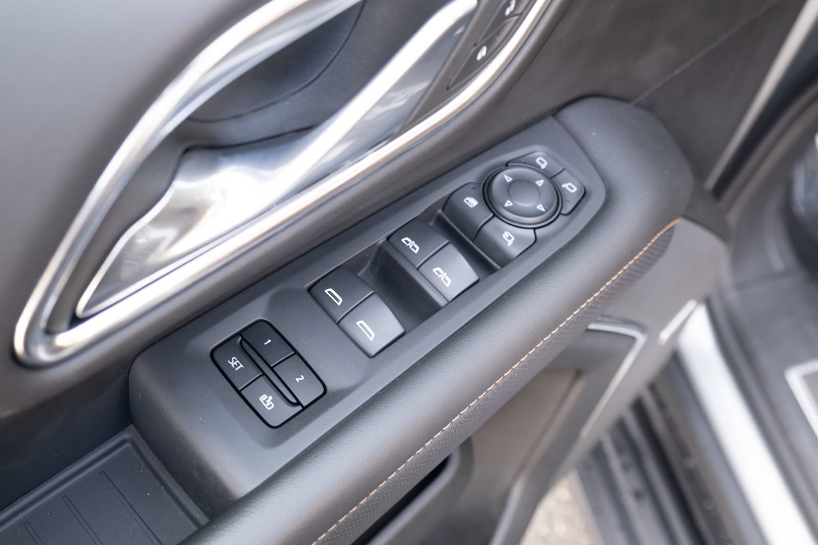 Used 2024 GMC Yukon AT4 AWD/4WD image 17