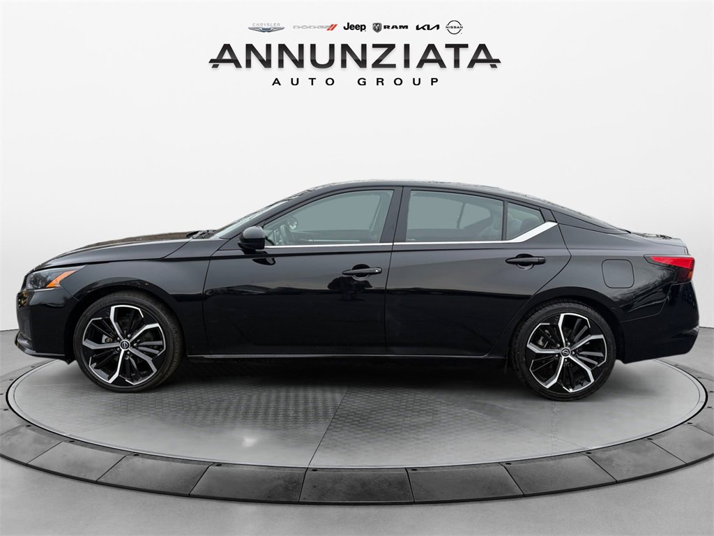 Used 2024 Nissan Altima 2.5 SR image 2