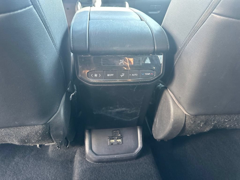 Used 2020 Toyota Highlander XLE FWD image 23