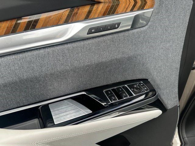 Certified 2025 Cadillac Escalade ESV Premium Luxury Platinum AWD/4WD image 28