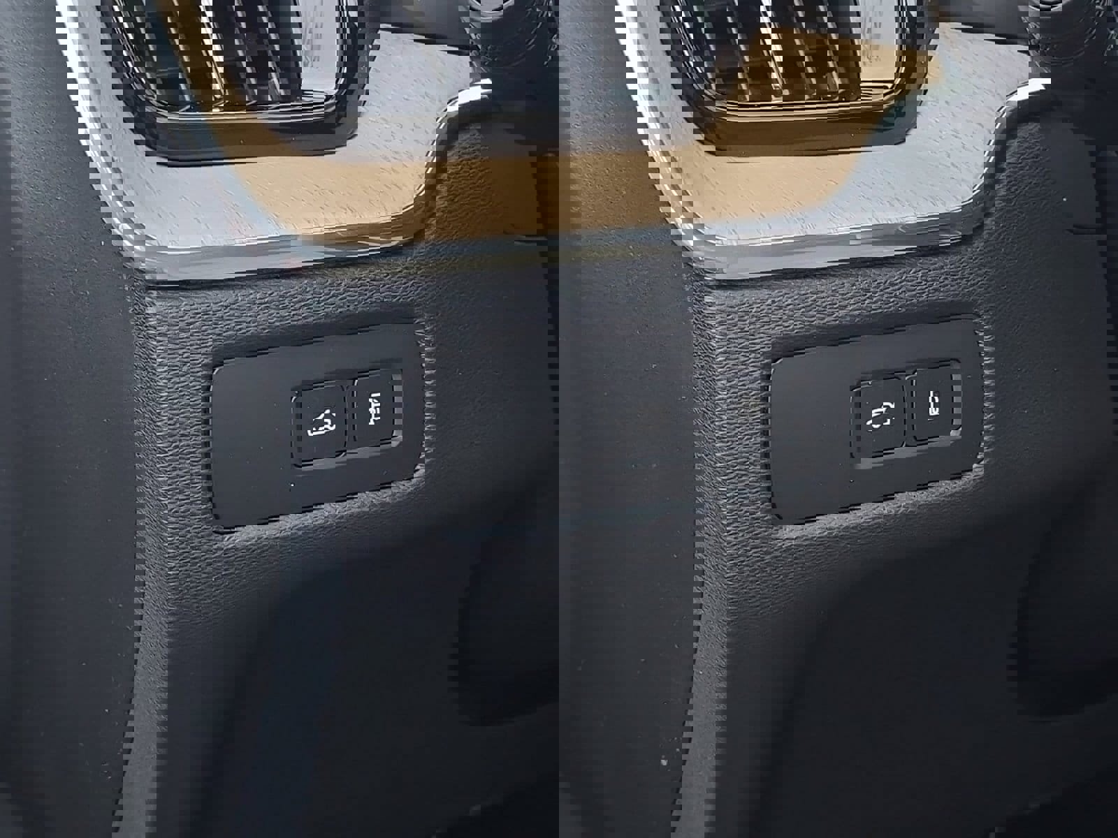 New 2026 Volvo XC60 T8 Plus w/ Climate Package image 11