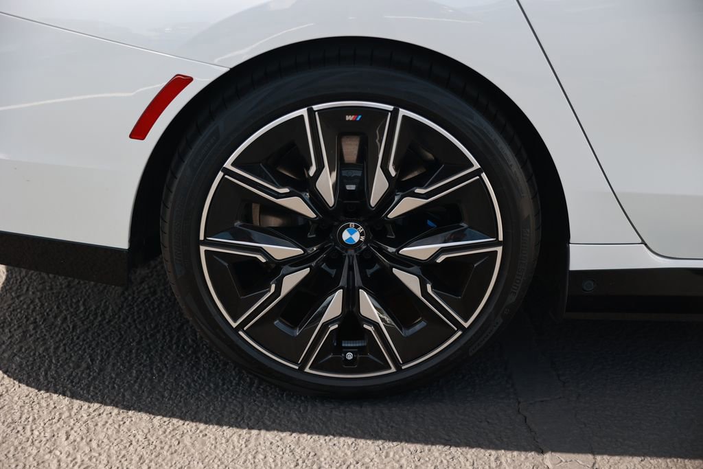 Used 2025 BMW i7 M70 w/ Executive Package image 9