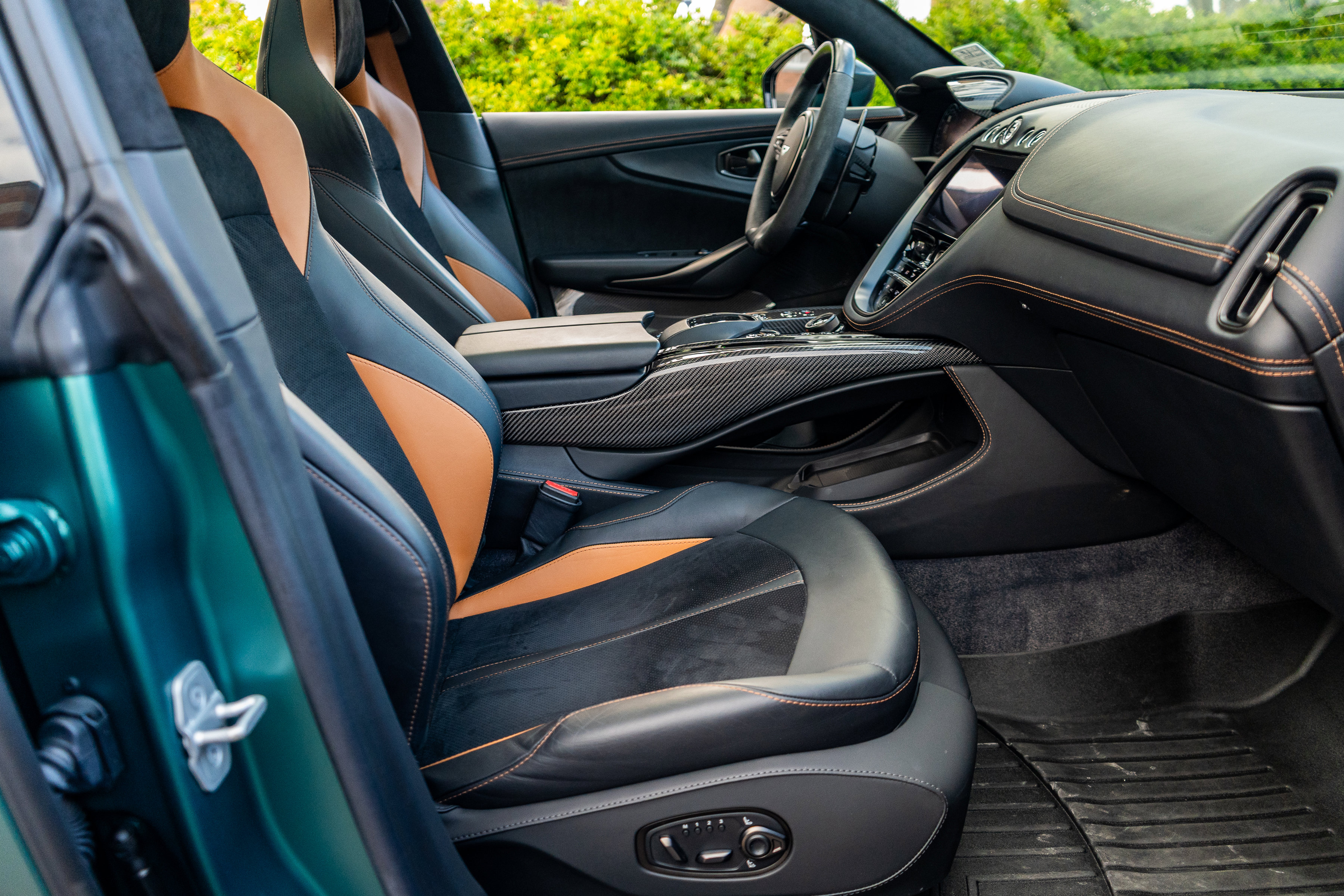 Used 2023 Aston Martin DBX 707 image 39