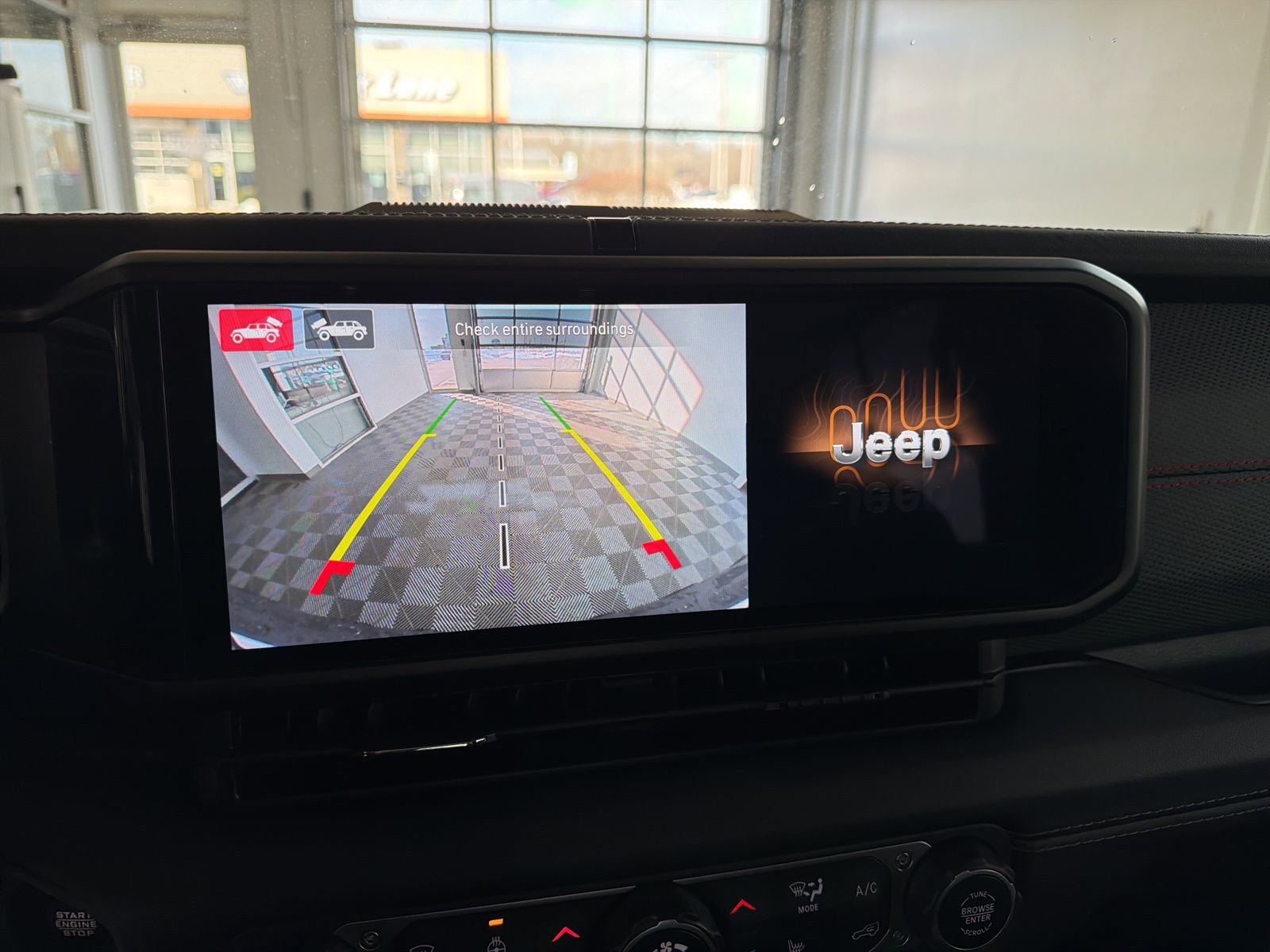 Used 2024 Jeep Wrangler Unlimited Rubicon w/ Technology Group image 29