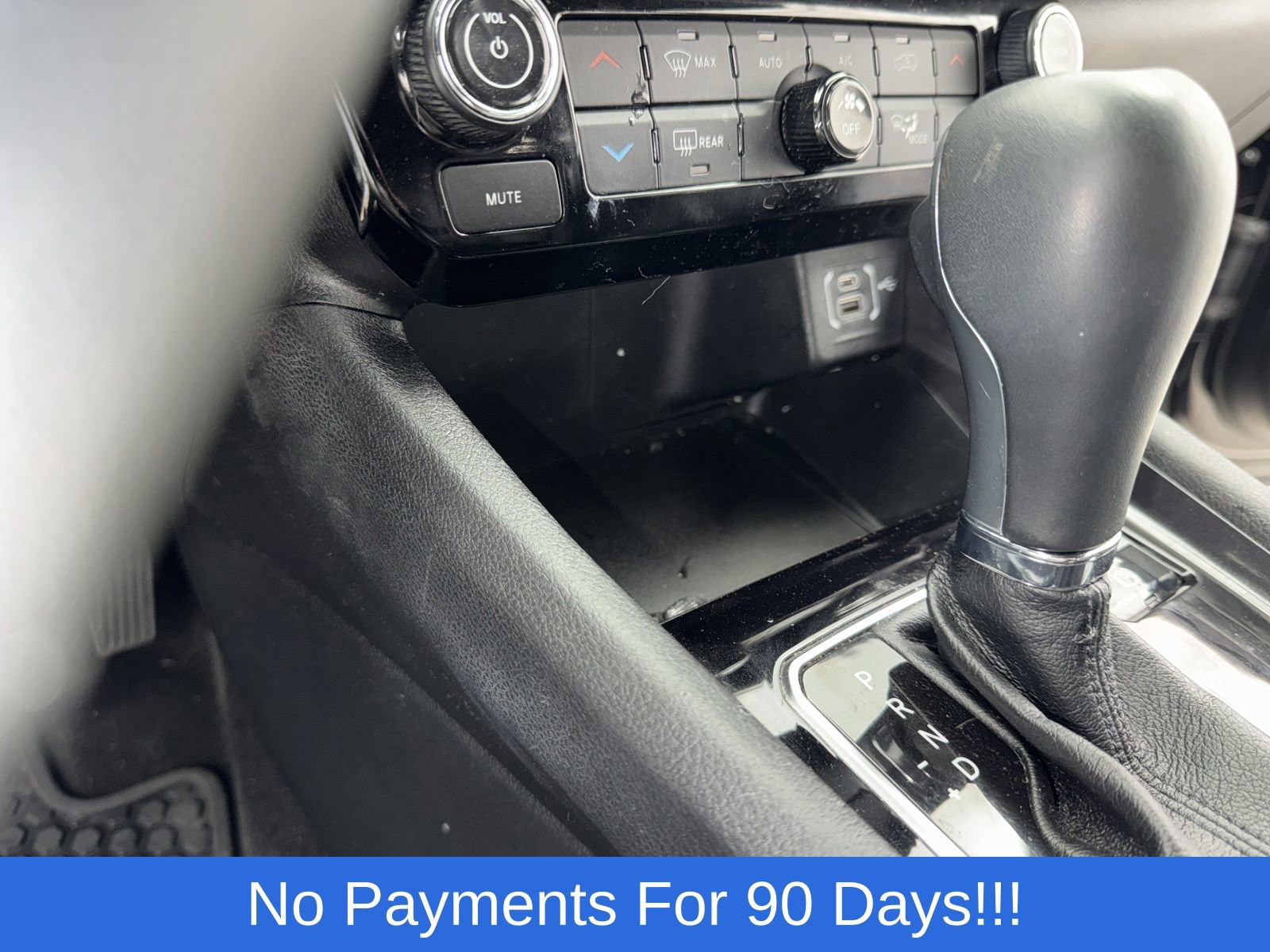 Used 2024 Jeep Compass Latitude w/ Sun and Sound Group AWD/4WD image 19
