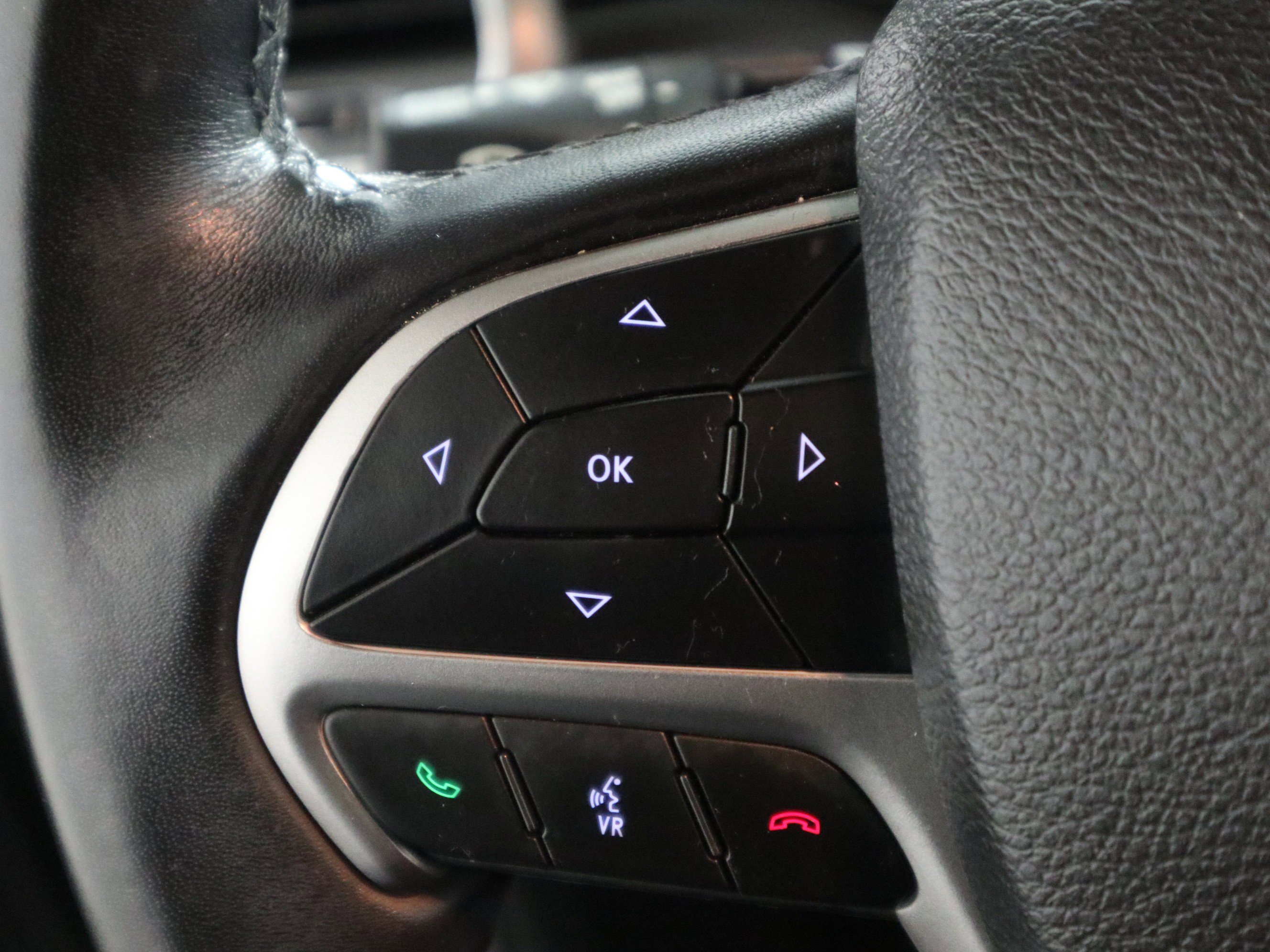 Used 2021 Jeep Grand Cherokee Limited w/ Luxury Group II image 28