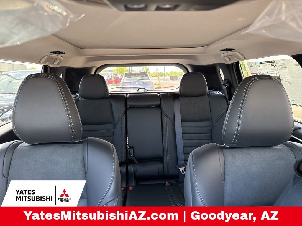 New 2026 Mitsubishi Outlander SE image 18