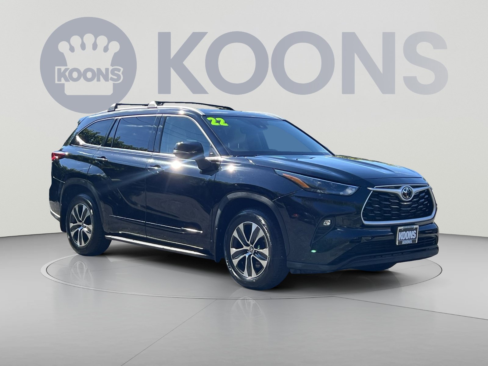 Used 2022 Toyota Highlander XLE AWD/4WD image 2