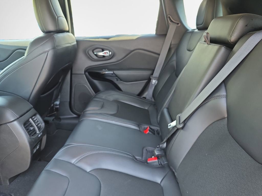 Used 2021 Jeep Cherokee Latitude Plus AWD/4WD image 22