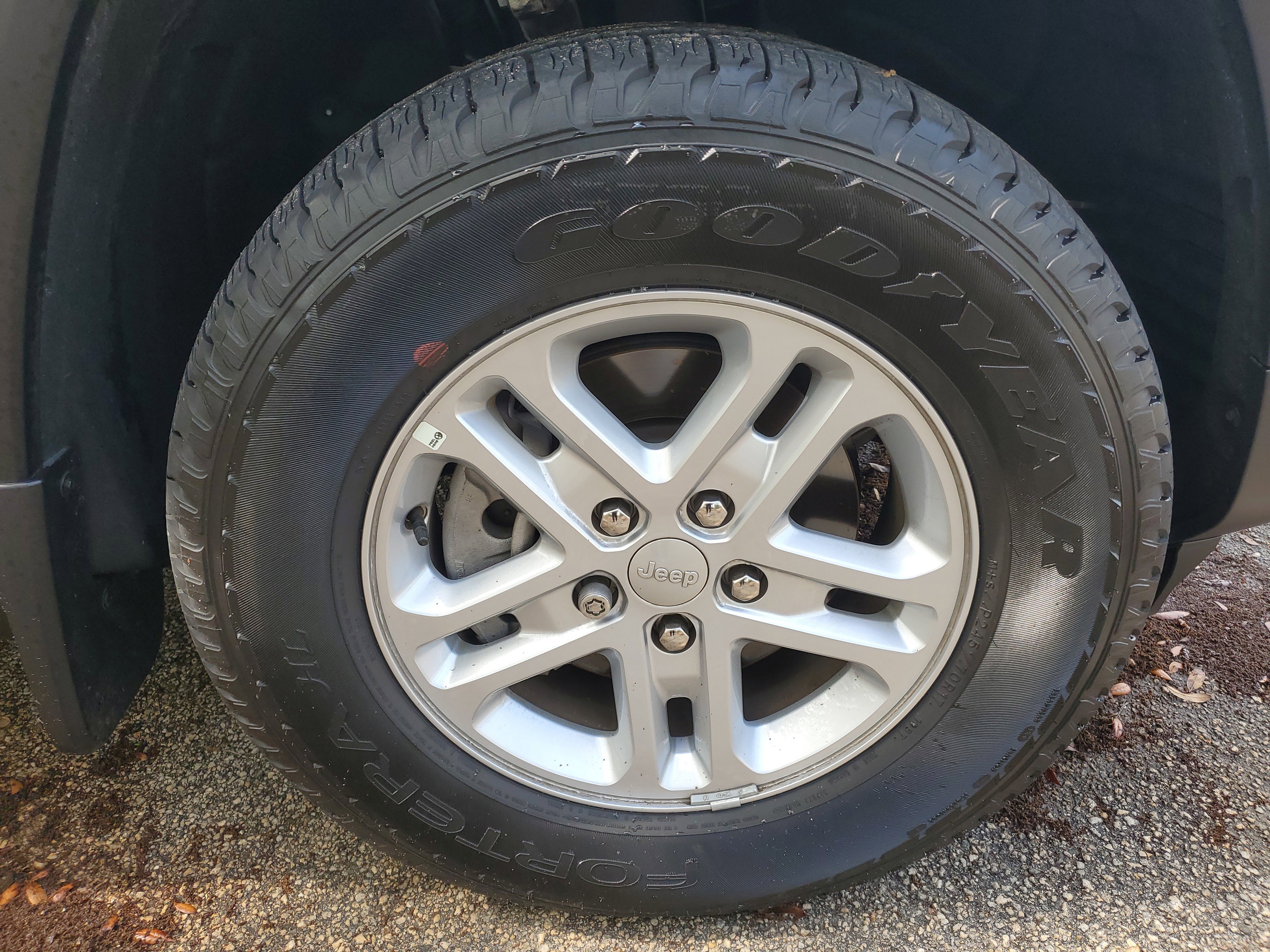 Used 2025 Jeep Grand Cherokee Laredo w/ MOPAR Finishing Package image 8