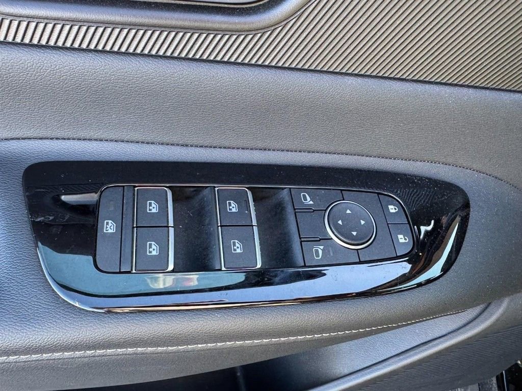 Used 2025 Nissan Murano SV AWD/4WD image 14