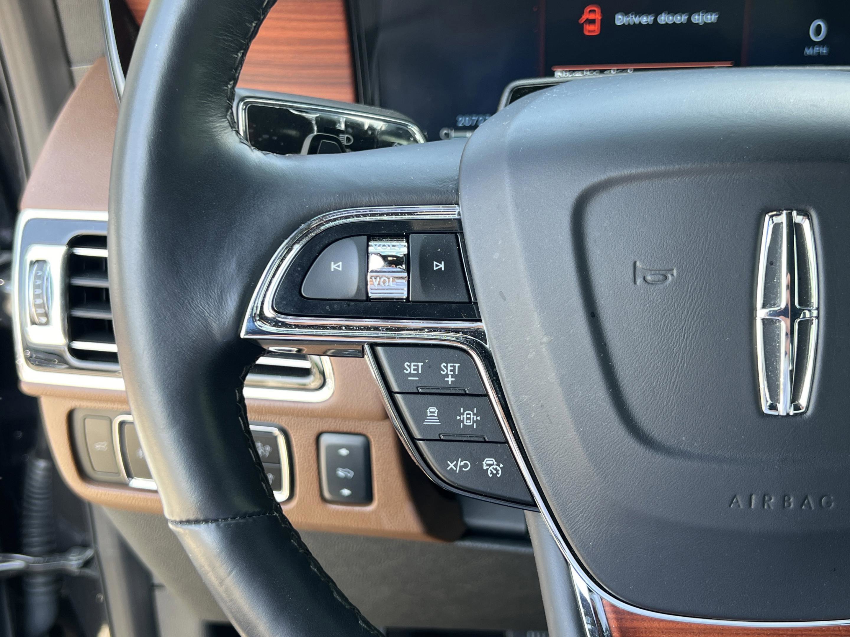 Used 2024 Lincoln Navigator Reserve image 11