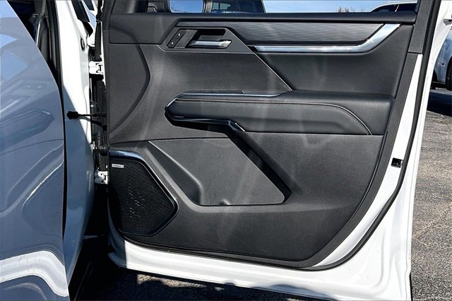 Used 2025 GMC Acadia Elevation image 29