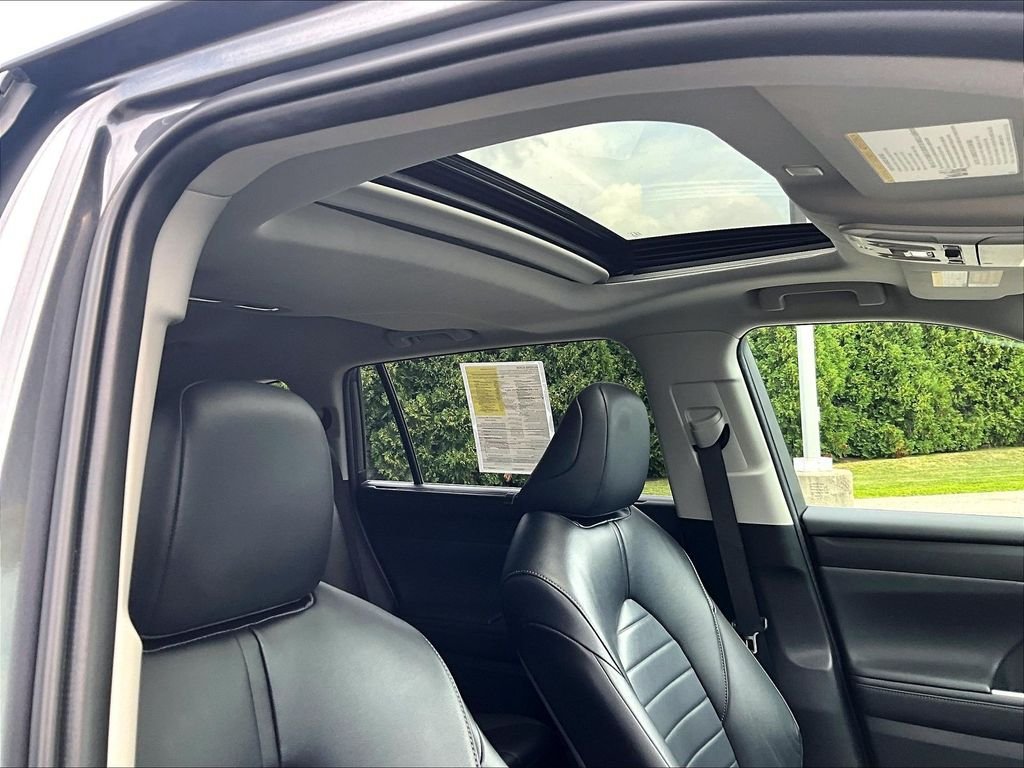 Used 2023 Toyota Highlander XLE AWD/4WD image 23