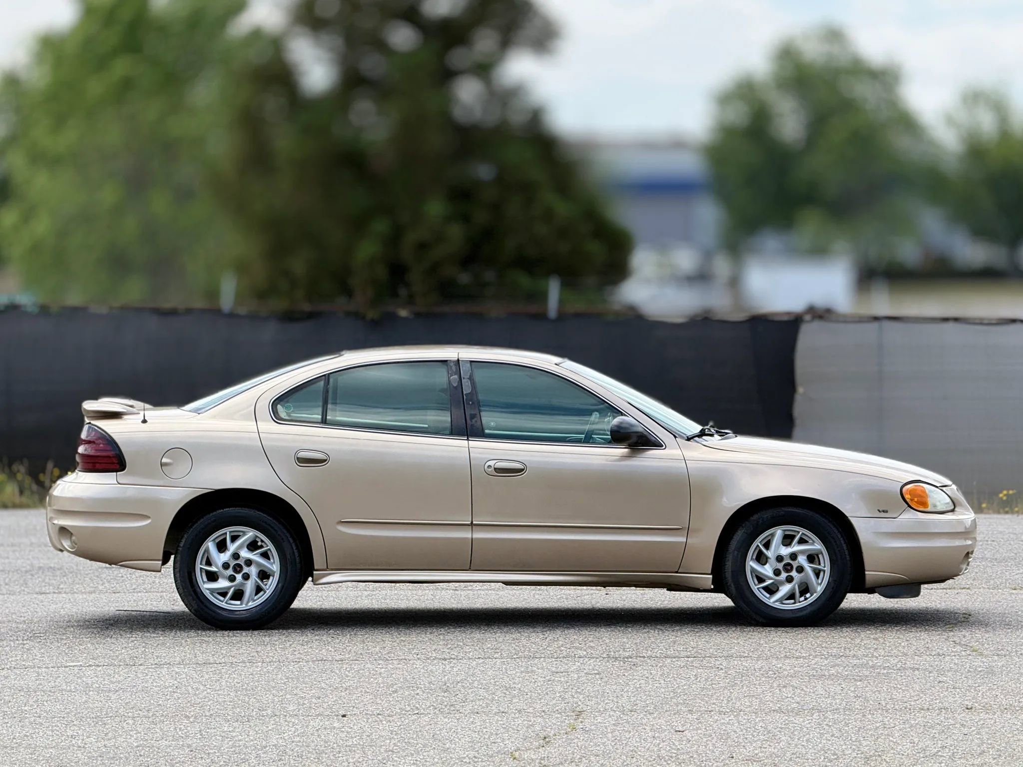 Used 2004 Pontiac Grand Am SE FWD image 7