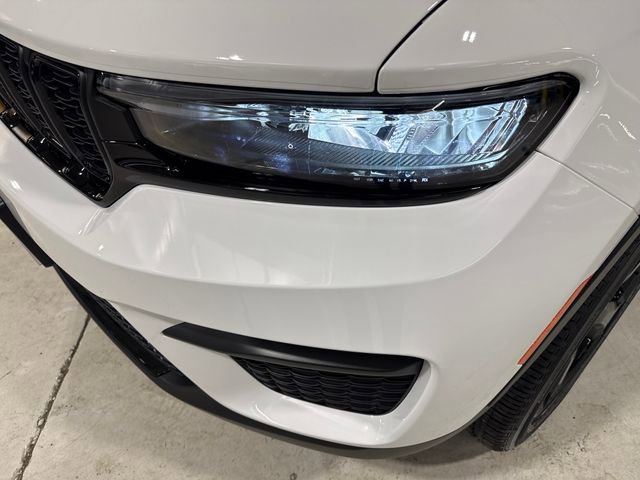 New 2025 Jeep Grand Cherokee Altitude image 14