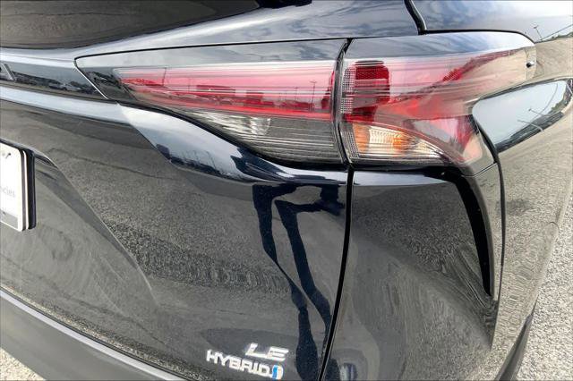 Certified 2024 Toyota Sienna LE FWD image 30