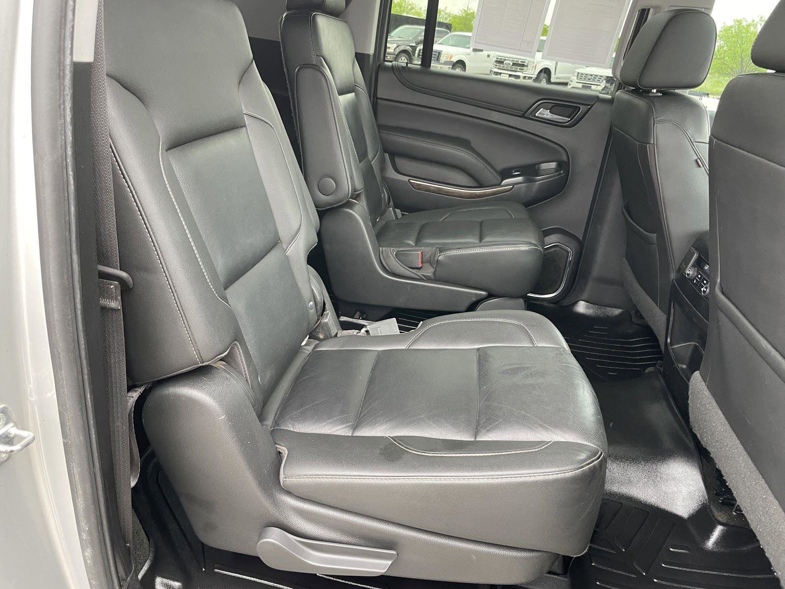 Used 2018 Chevrolet Suburban LT w/ Luxury Package RWD image 27