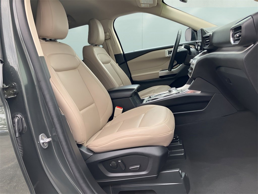 Used 2023 Ford Explorer XLT w/ Equipment Group 202A image 31