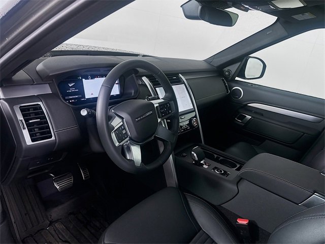 Used 2024 Land Rover Discovery Dynamic SE image 9