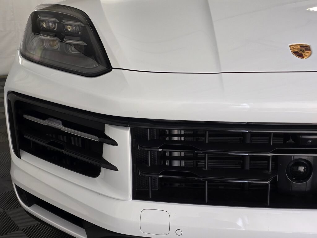 Certified 2026 Porsche Cayenne AWD/4WD image 35