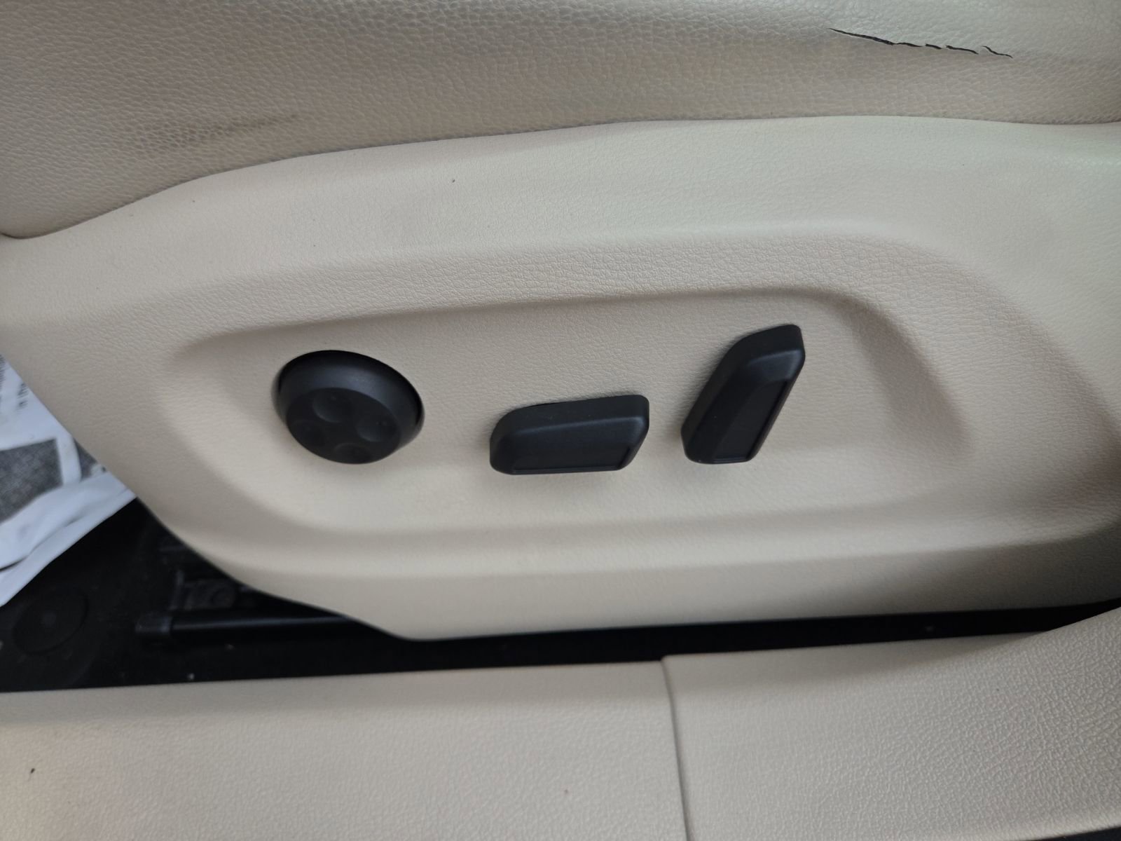 Used 2016 Volkswagen Tiguan SE image 19