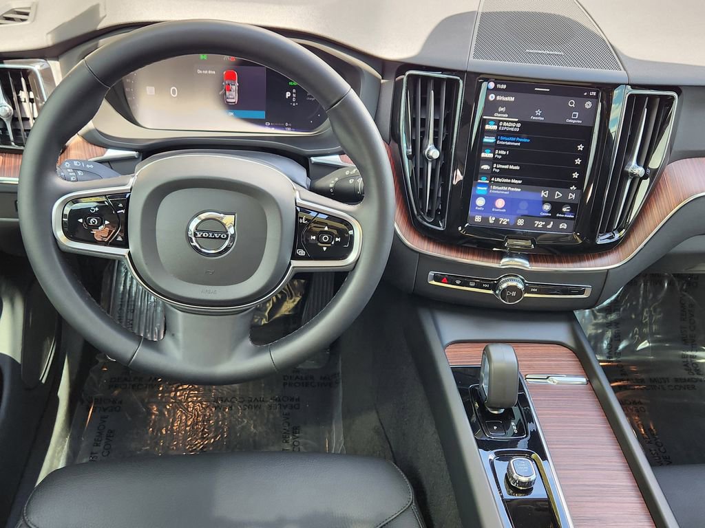Used 2023 Volvo XC60 T8 Plus w/ Climate Package AWD/4WD image 3