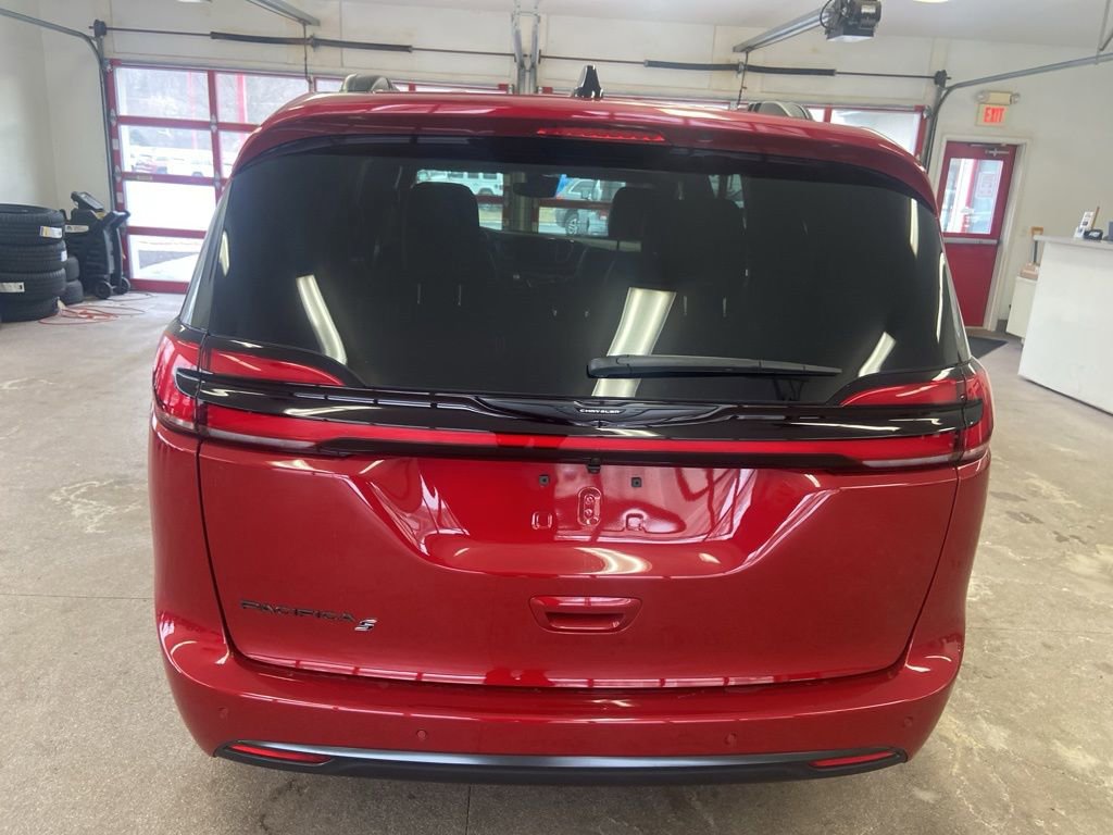 New 2026 Chrysler Pacifica Select w/ S Appearance Package image 17