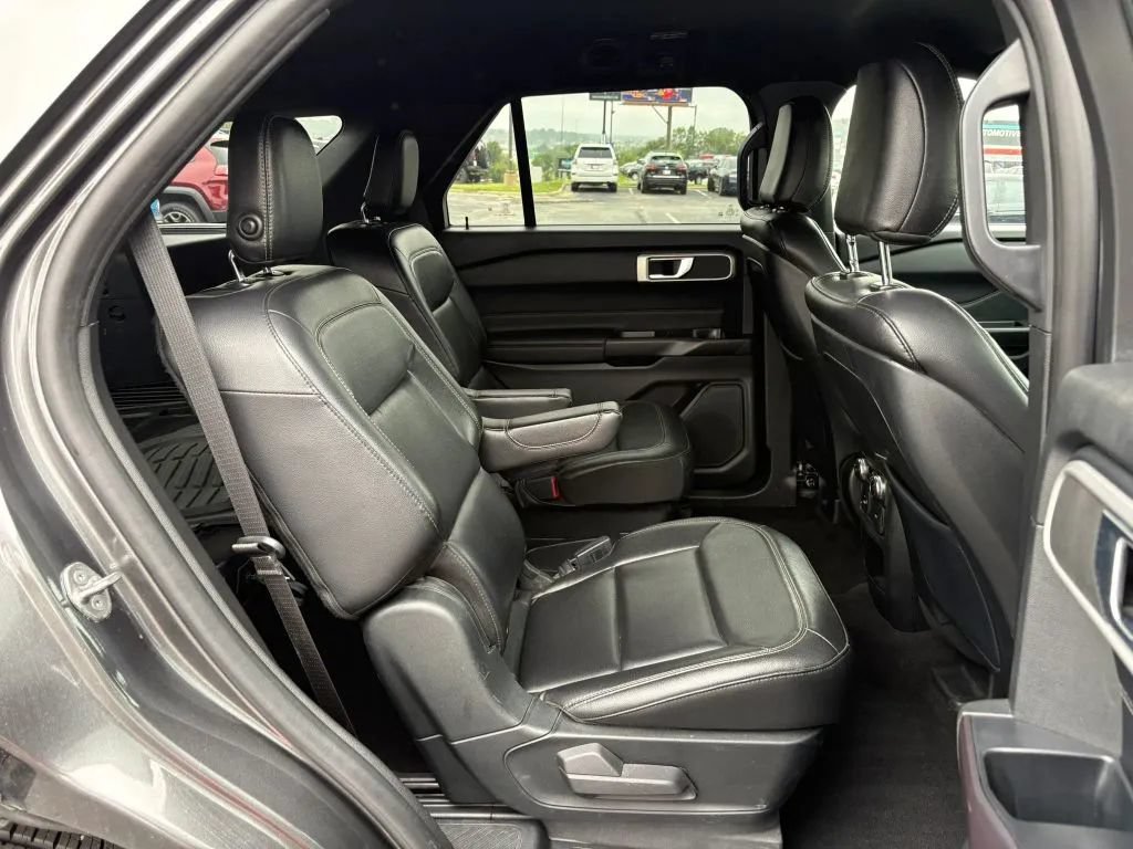 Used 2020 Ford Explorer XLT w/ Equipment Group 202A AWD/4WD image 19