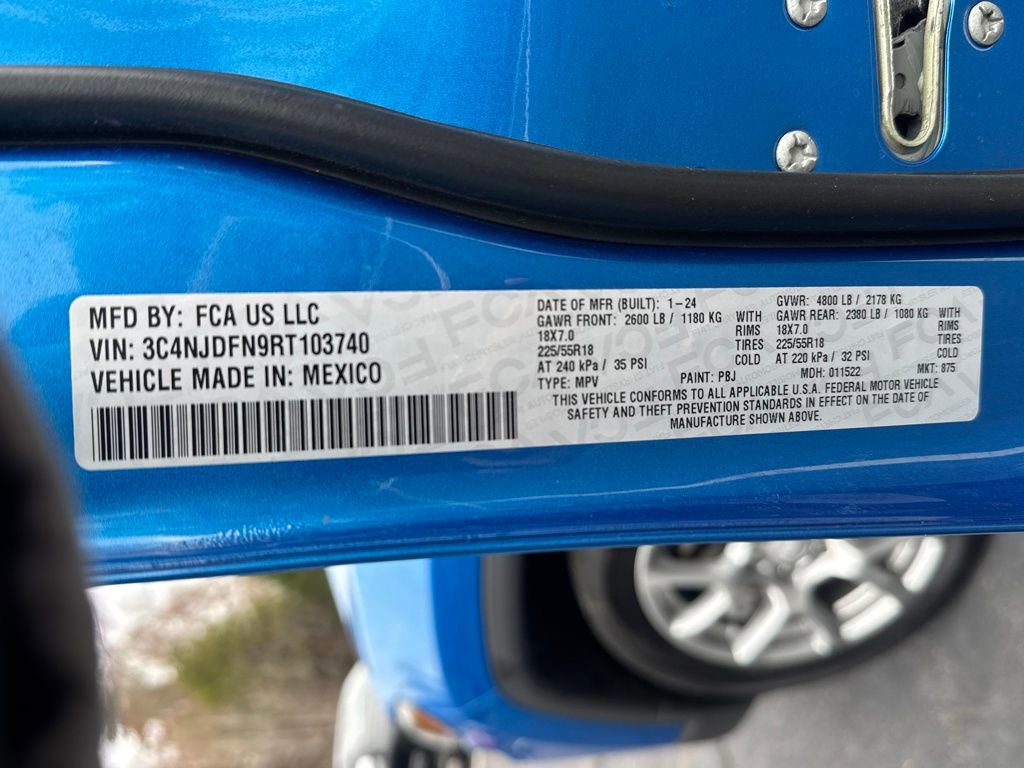 Used 2024 Jeep Compass Latitude image 28