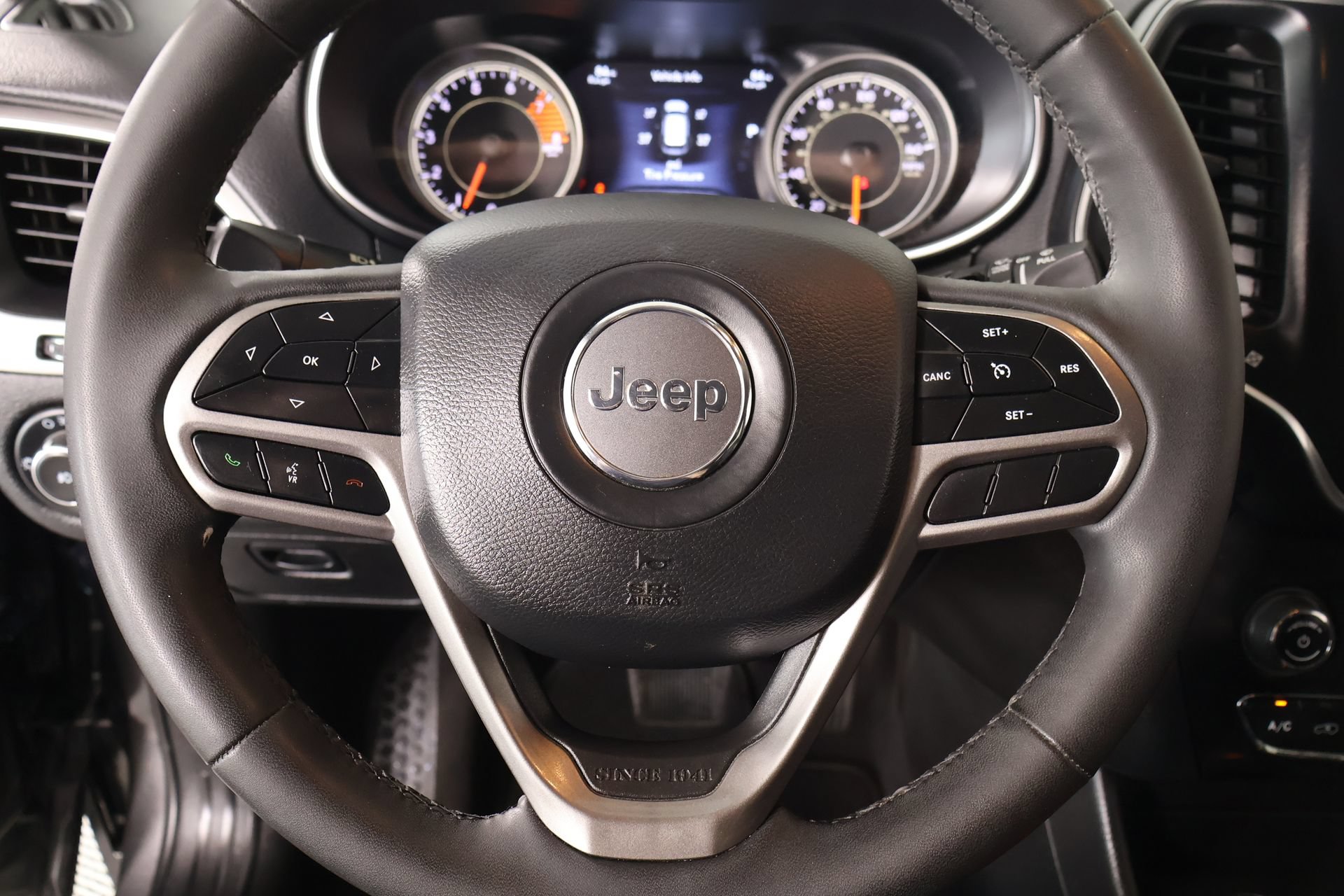 Used 2022 Jeep Cherokee Latitude Lux AWD/4WD image 3