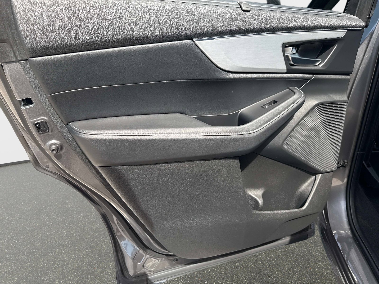 Certified 2024 Acura MDX FWD w/ Technology Package image 11