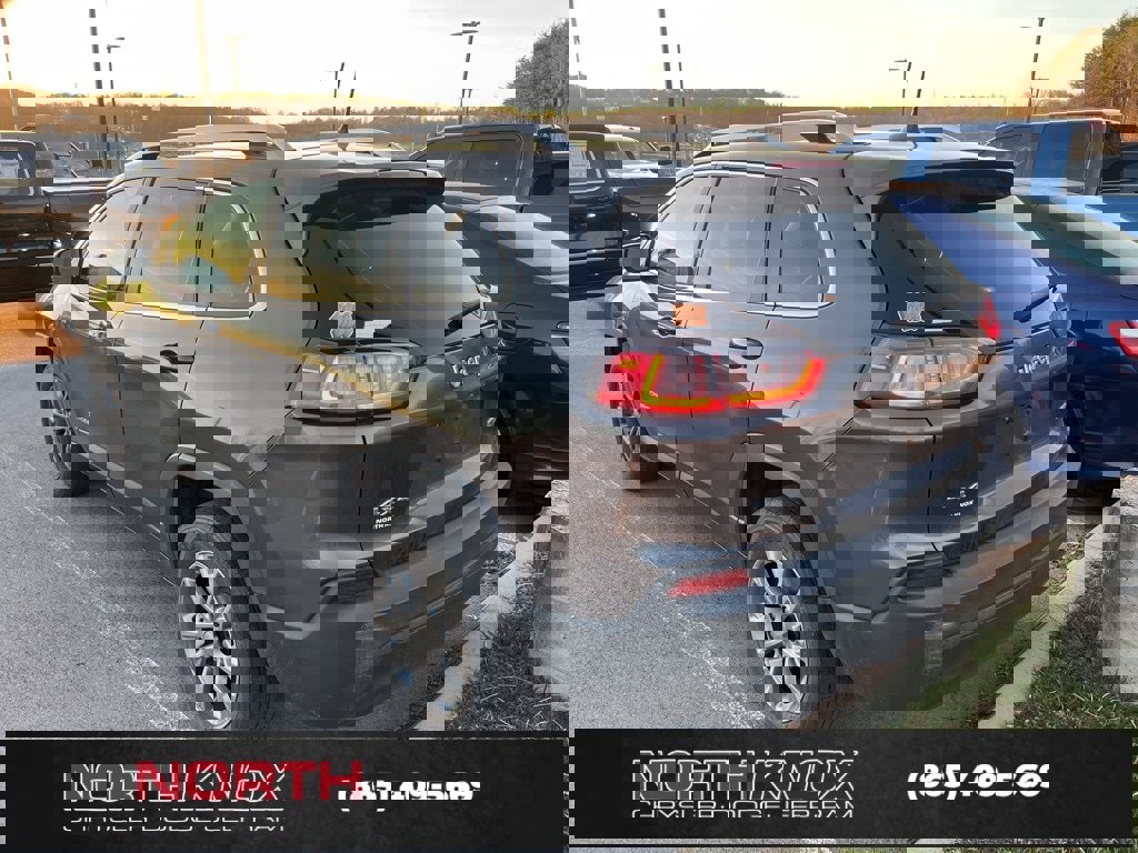 Used 2019 Jeep Cherokee Latitude Plus w/ Cold Weather Group image 4