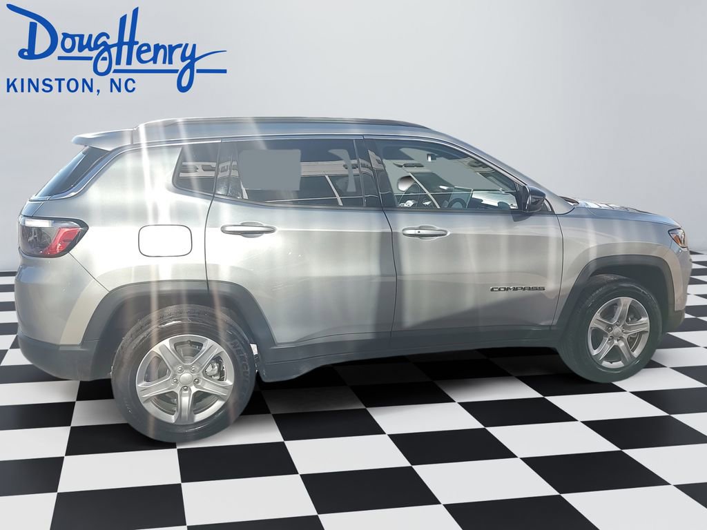 Used 2024 Jeep Compass Latitude image 6