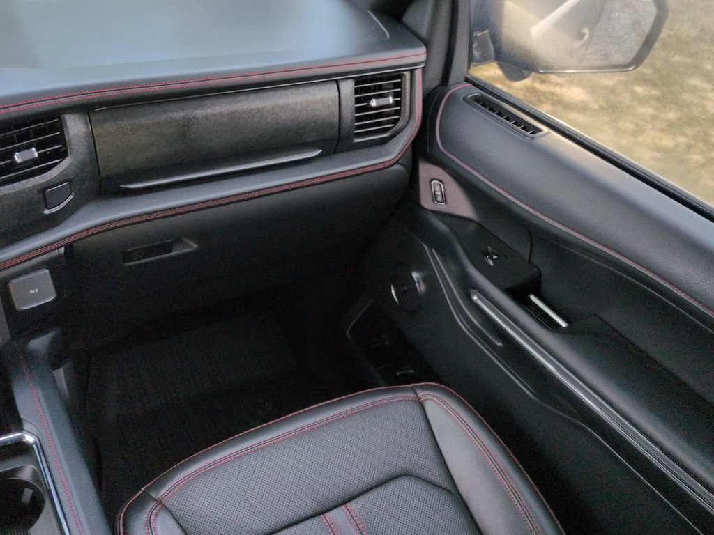 Used 2024 Ford Expedition Limited RWD image 17