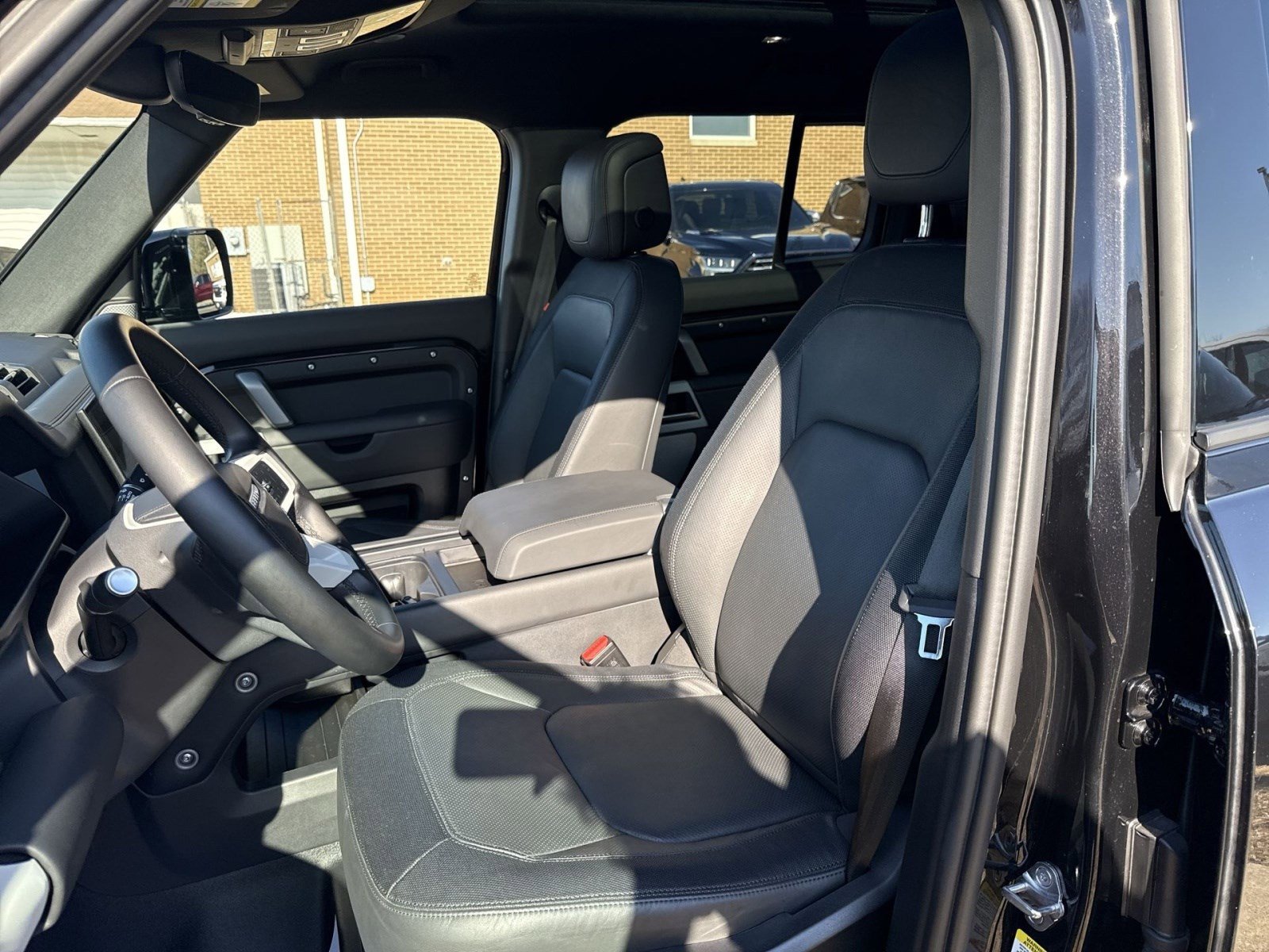 Used 2024 Land Rover Defender 130 X-Dynamic SE image 12