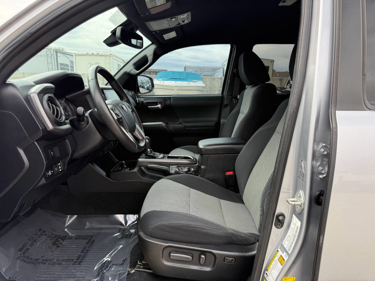 Used 2020 Toyota Tacoma TRD Sport w/ Technology Package image 18