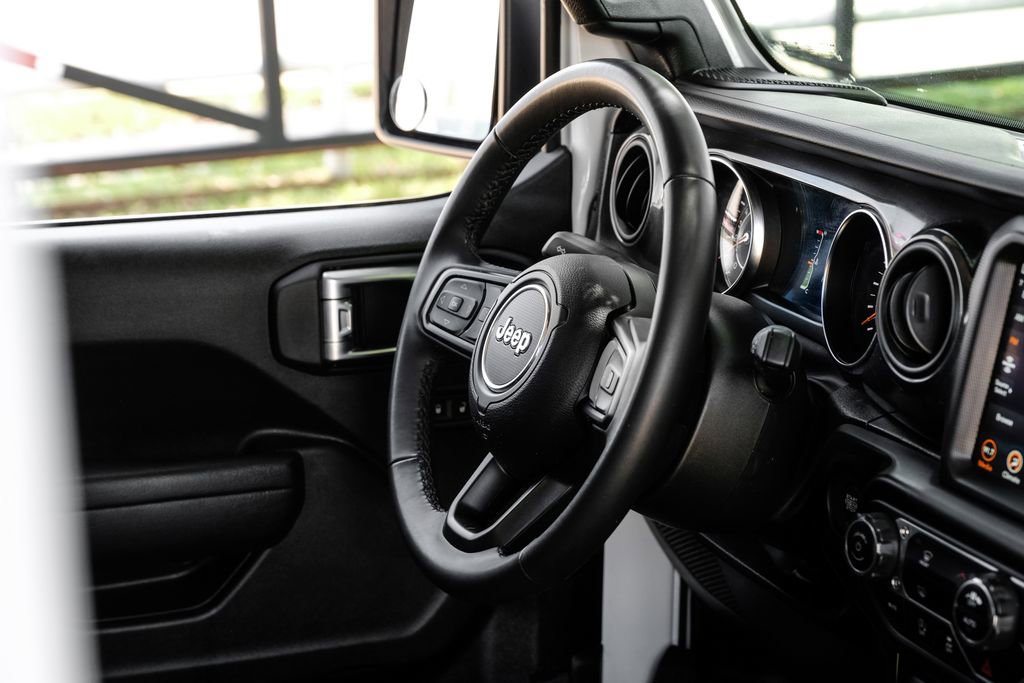 Used 2022 Jeep Gladiator Sport image 24