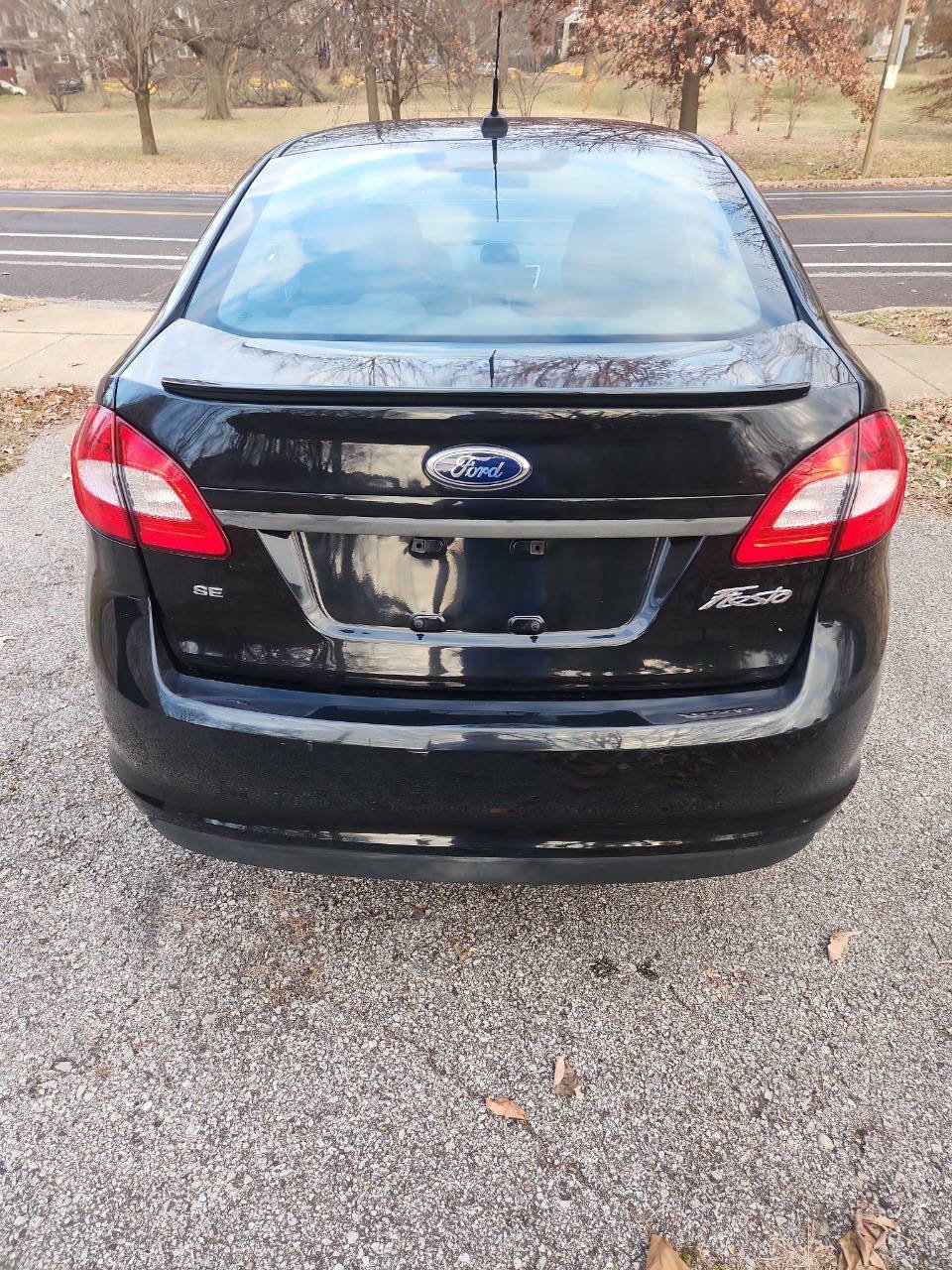 Used 2013 Ford Fiesta SE image 10