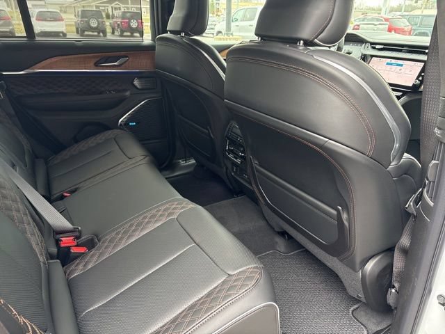 New 2026 Jeep Grand Cherokee Summit w/ Obsidian Package AWD/4WD image 18