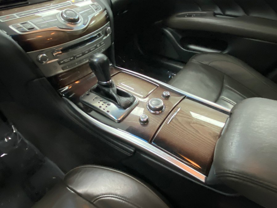 Used 2016 INFINITI Q70 L 3.7 w/ Deluxe Touring Package AWD/4WD image 29