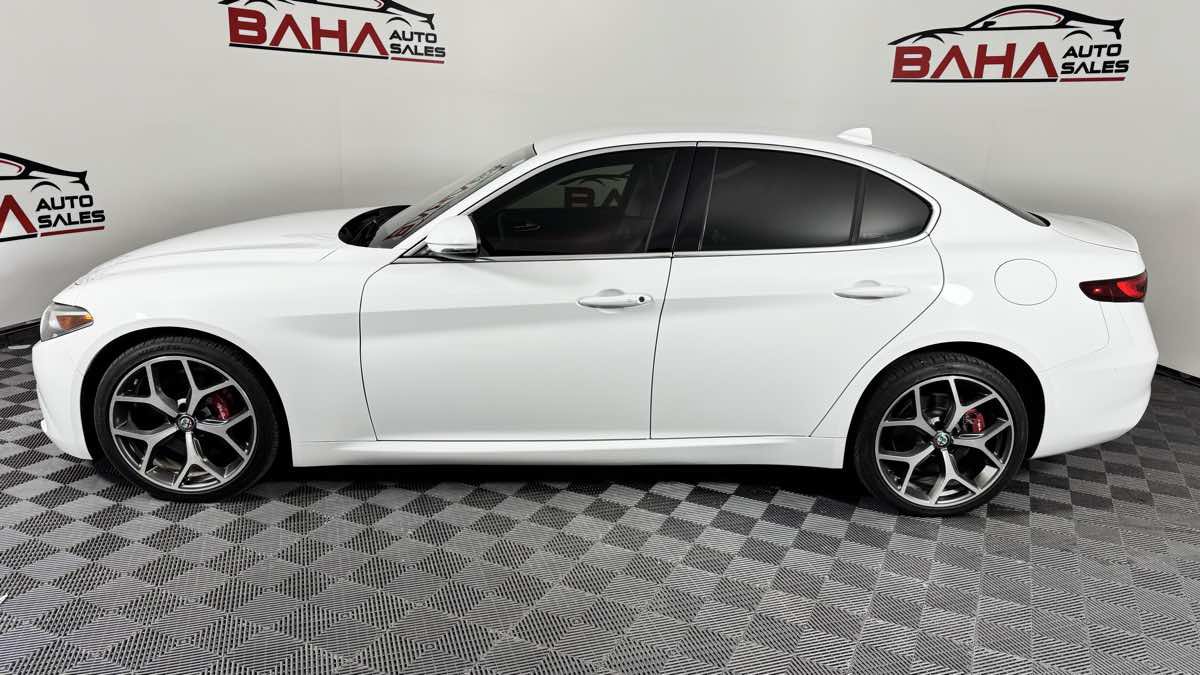 Used 2019 Alfa Romeo Giulia Ti AWD/4WD image 4