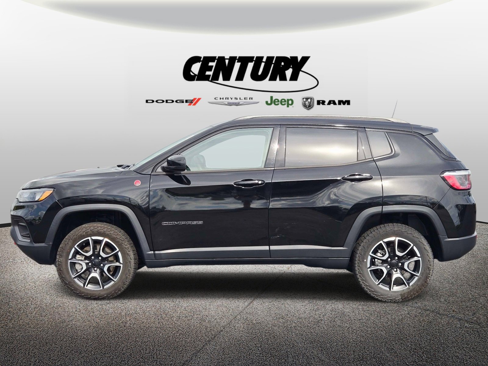 Used 2024 Jeep Compass Trailhawk AWD/4WD image 8