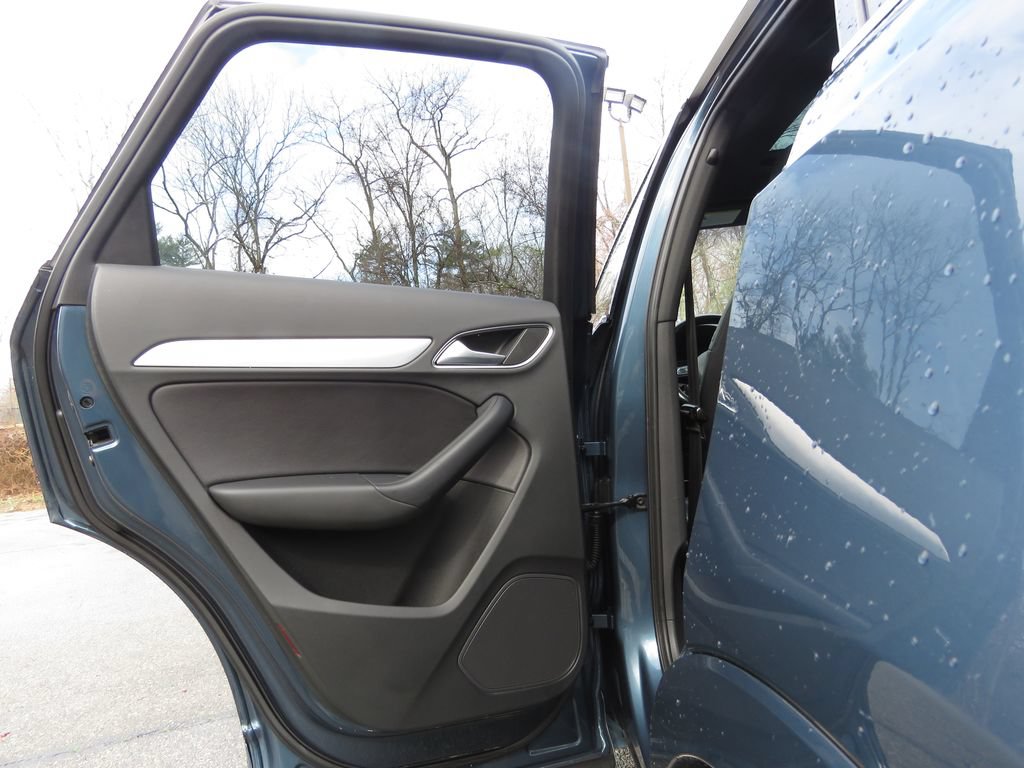 Used 2018 Audi Q3 2.0T Premium Plus w/ Premium Plus Package AWD/4WD image 19